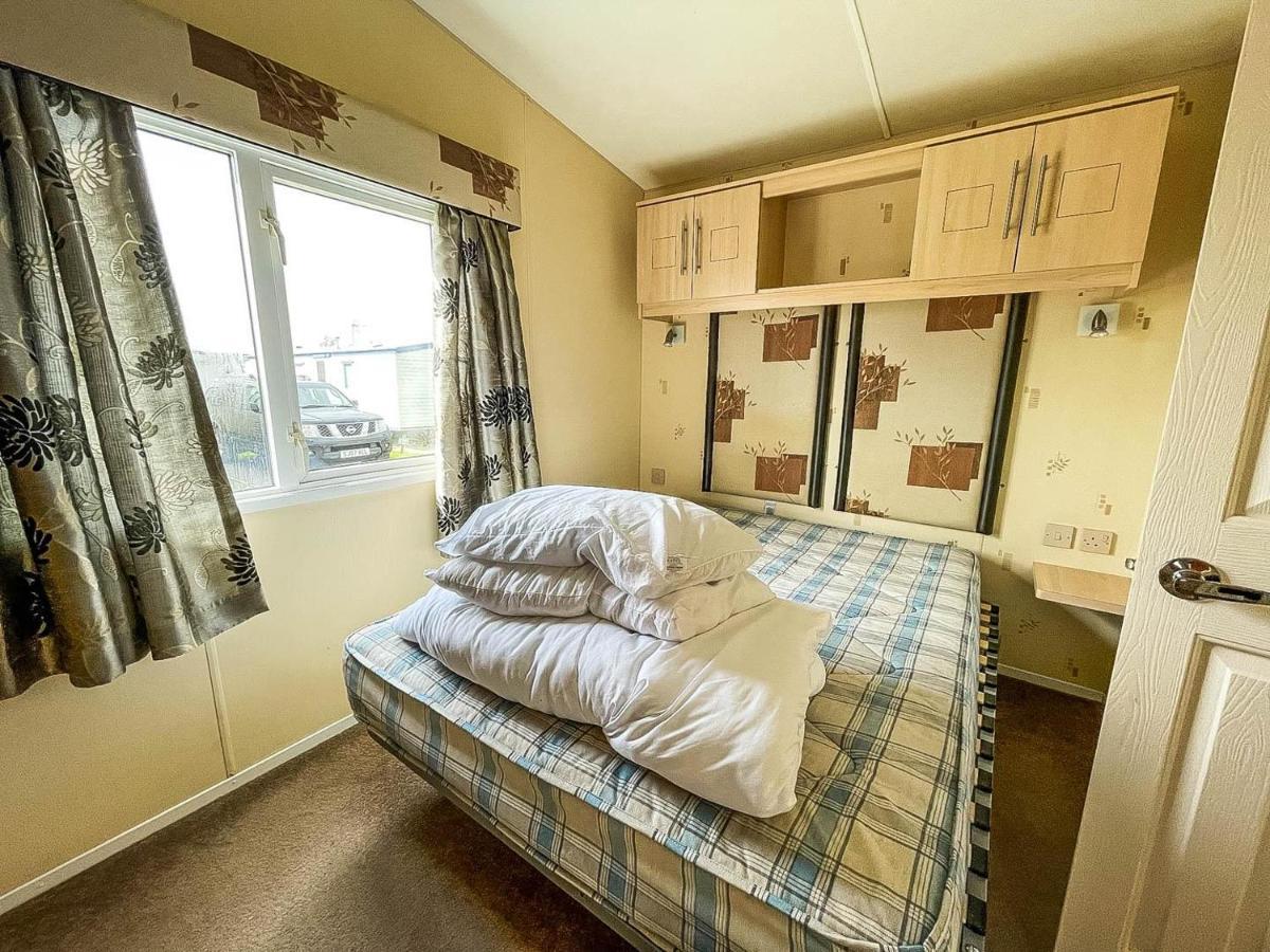 Caravan With Decking At Martello Beach Nearby Clacton-On-Sea Ref 29017Kv Hotel Kültér fotó