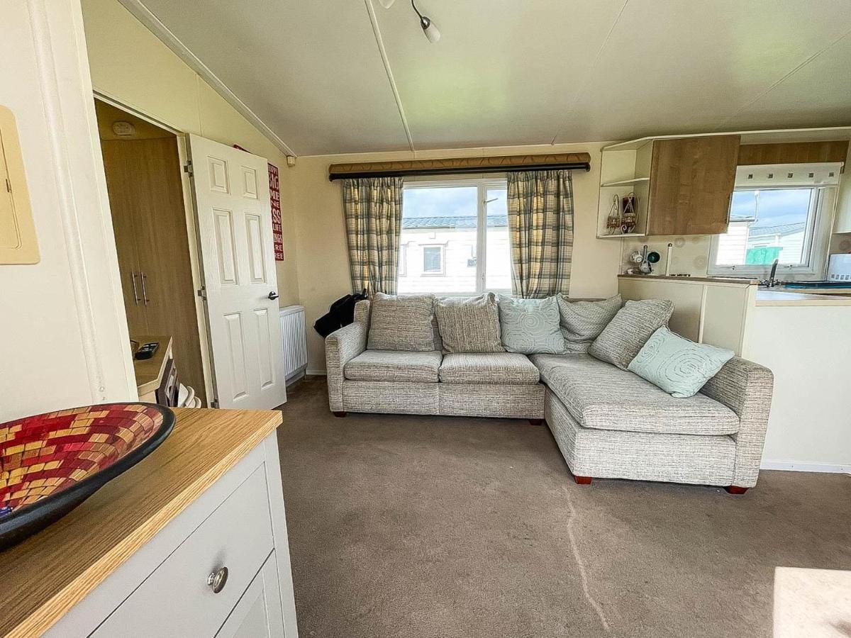 Caravan With Decking At Martello Beach Nearby Clacton-On-Sea Ref 29017Kv Hotel Kültér fotó