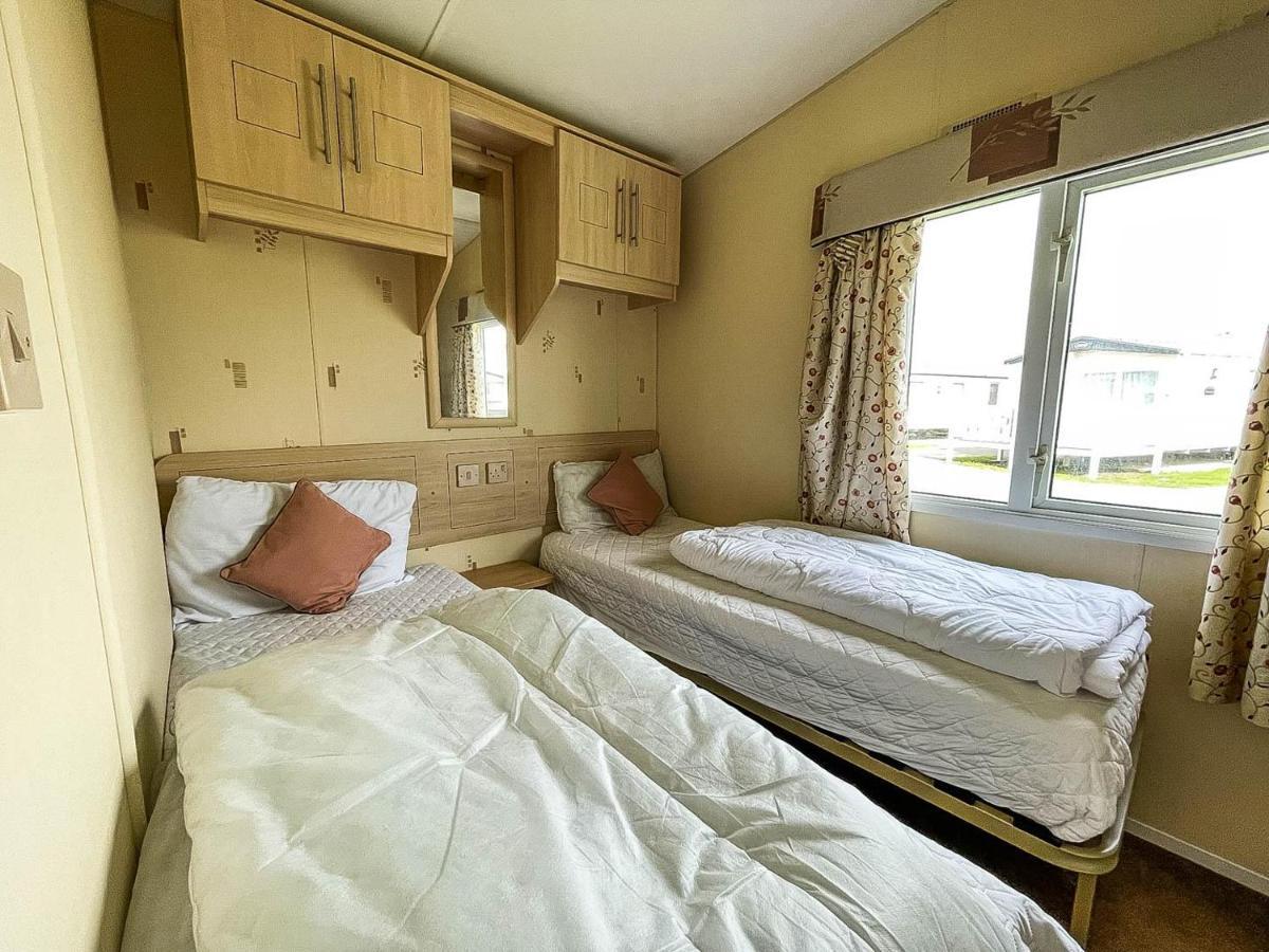 Caravan With Decking At Martello Beach Nearby Clacton-On-Sea Ref 29017Kv Hotel Kültér fotó