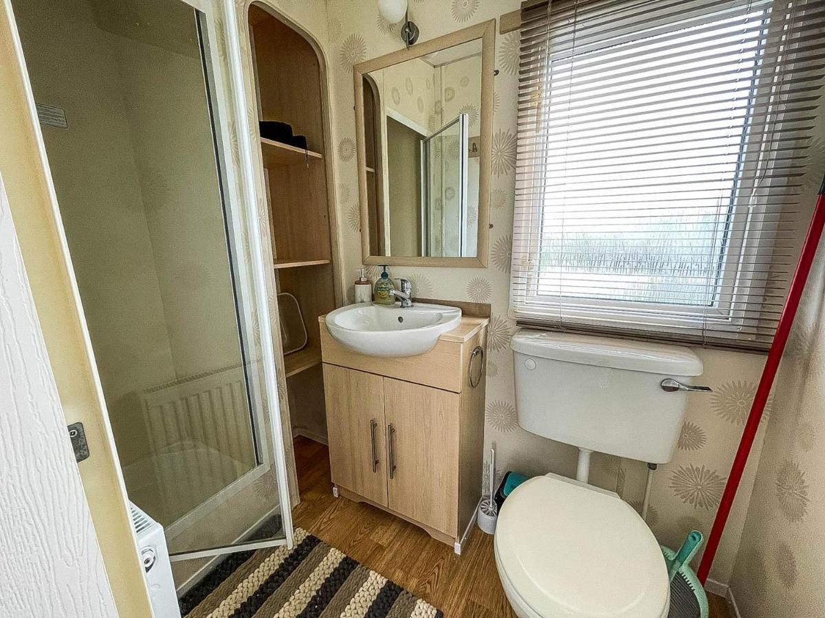 Caravan With Decking At Martello Beach Nearby Clacton-On-Sea Ref 29017Kv Hotel Kültér fotó